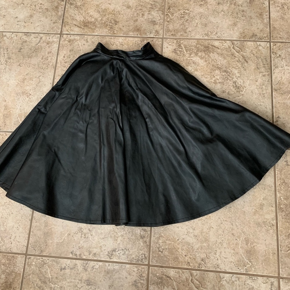 Vixen by Micheline Faux Leather Skirt (XS) EUC - Picture 3 of 3